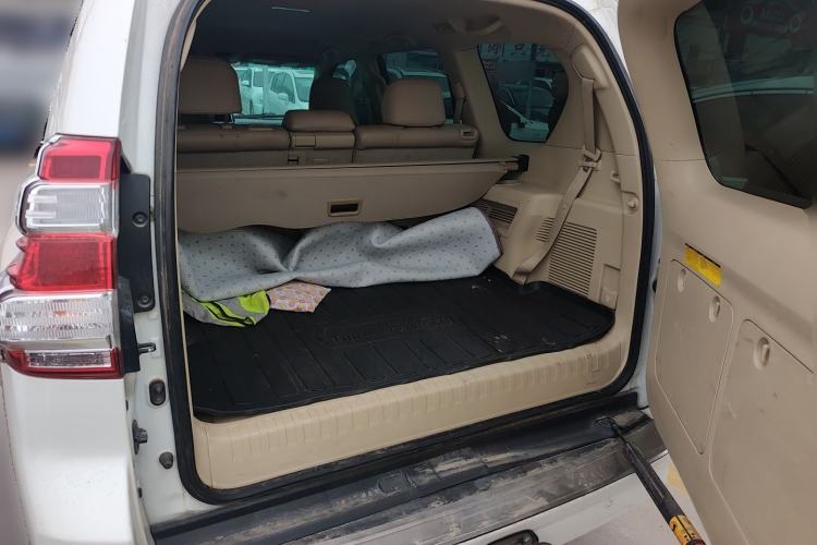 Used Toyota Prado 2014 2.7L Middle East Version Parallel Import Trunk