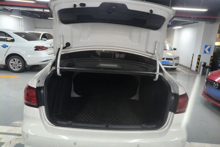 Used Volkswagen Lavida 2019 Lavida Start 1.5L Manual Fashion Edition China VI Standard Trunk