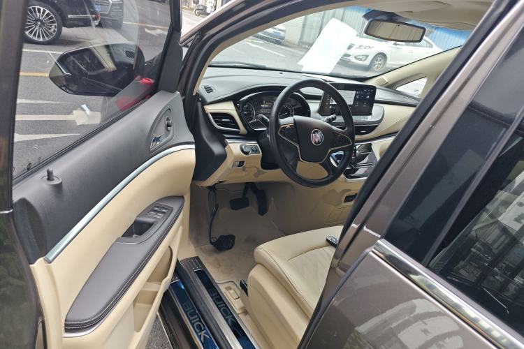 Used Buick GL8 2023 Facelifted Land Cruiser Executive Luxury Version Driver Seat