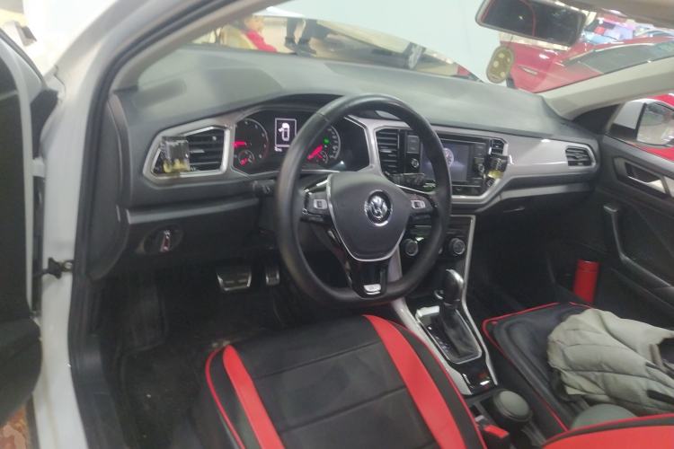 Used Volkswagen T-ROC 2019 230TSI DSG Two-Wheel-Drive Advanced Version China VI Standard Center Console