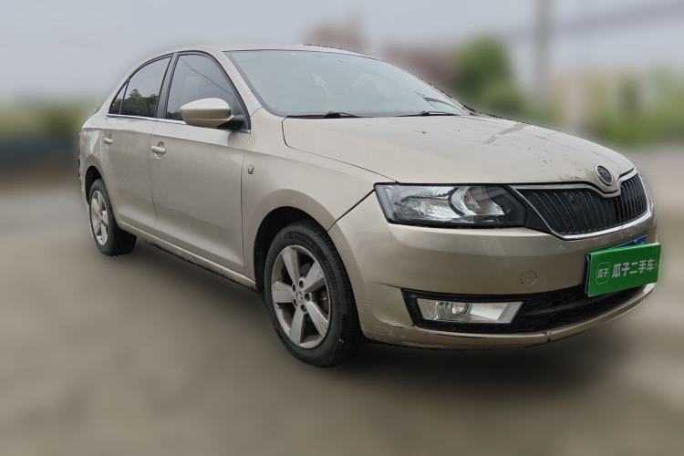 Used Skoda Rapid 2013 1.6L Automatic Smart Selection Model Front Right 45 Deg