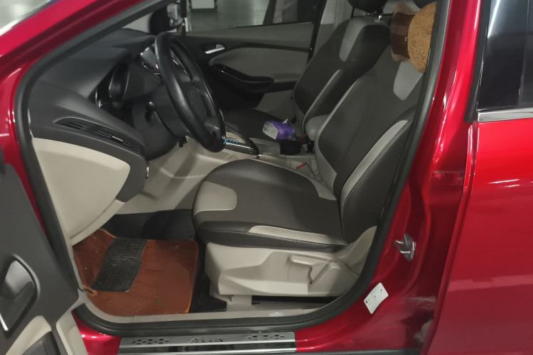 Used Ford Focus 2012 Sedan 1.6L Automatic Fashion Edition Left Front Seat