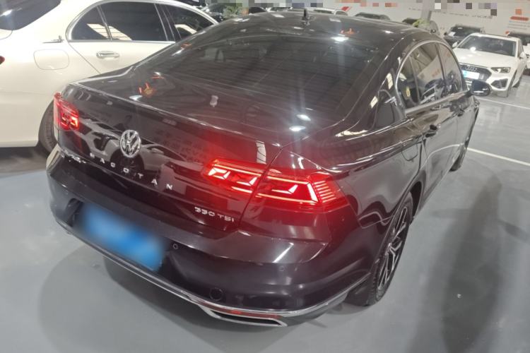 Used Volkswagen Magotan 2020 280TSI DSG Comfort Edition Rear Right 45 Deg