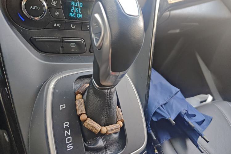 Used Ford Kuga 2015 2.0L GTDi Four-Wheel-Drive Sport Model Gear Lever