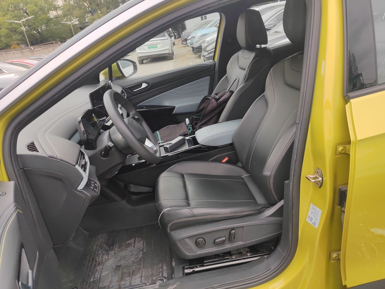 Переднее сиденье в автомобиле