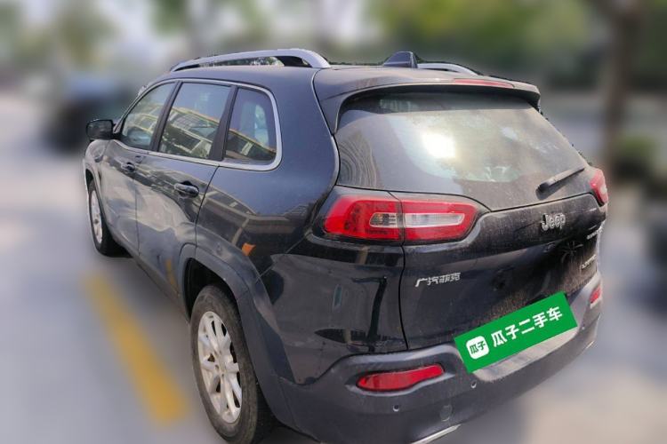 Used Jeep Cherokee 2017 2.0L Superior Edition
