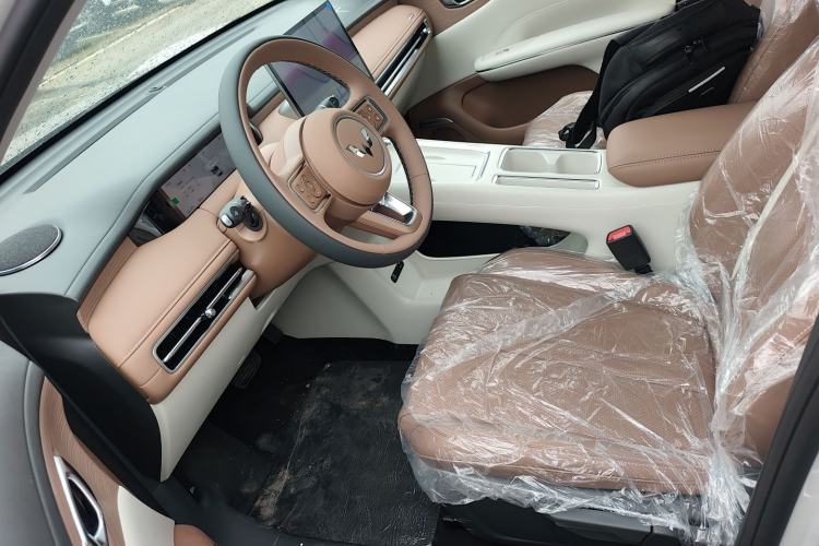 Used Wuling Bingo S 2025 Model 325km Deluxe Edition Left Front Seat