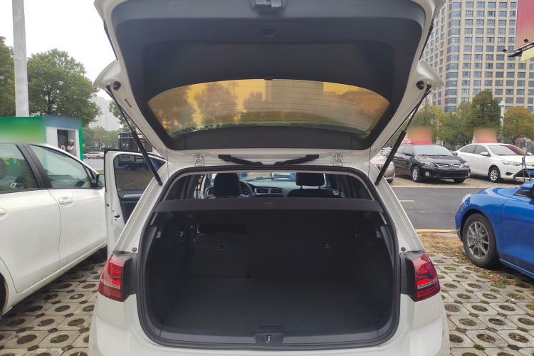 Used Volkswagen Golf 2017 1.6L Automatic Comfort Million-Vehicle Anniversary Edition