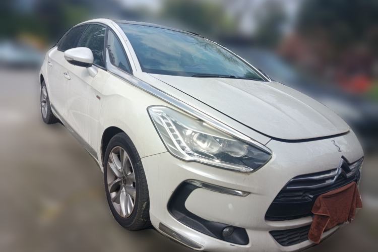 Used DS 5 2013 1.6T Luxury Edition THP200 Front Right 45 Deg