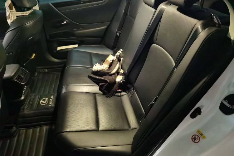 Used Lexus ES 2018 300h Premier Edition China V Standard
