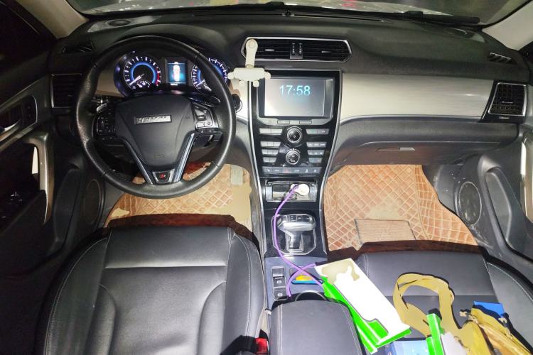 Used Haval H2 2018 Red-Label 1.5T Dual-Clutch Two-Wheel-Drive Luxury Model