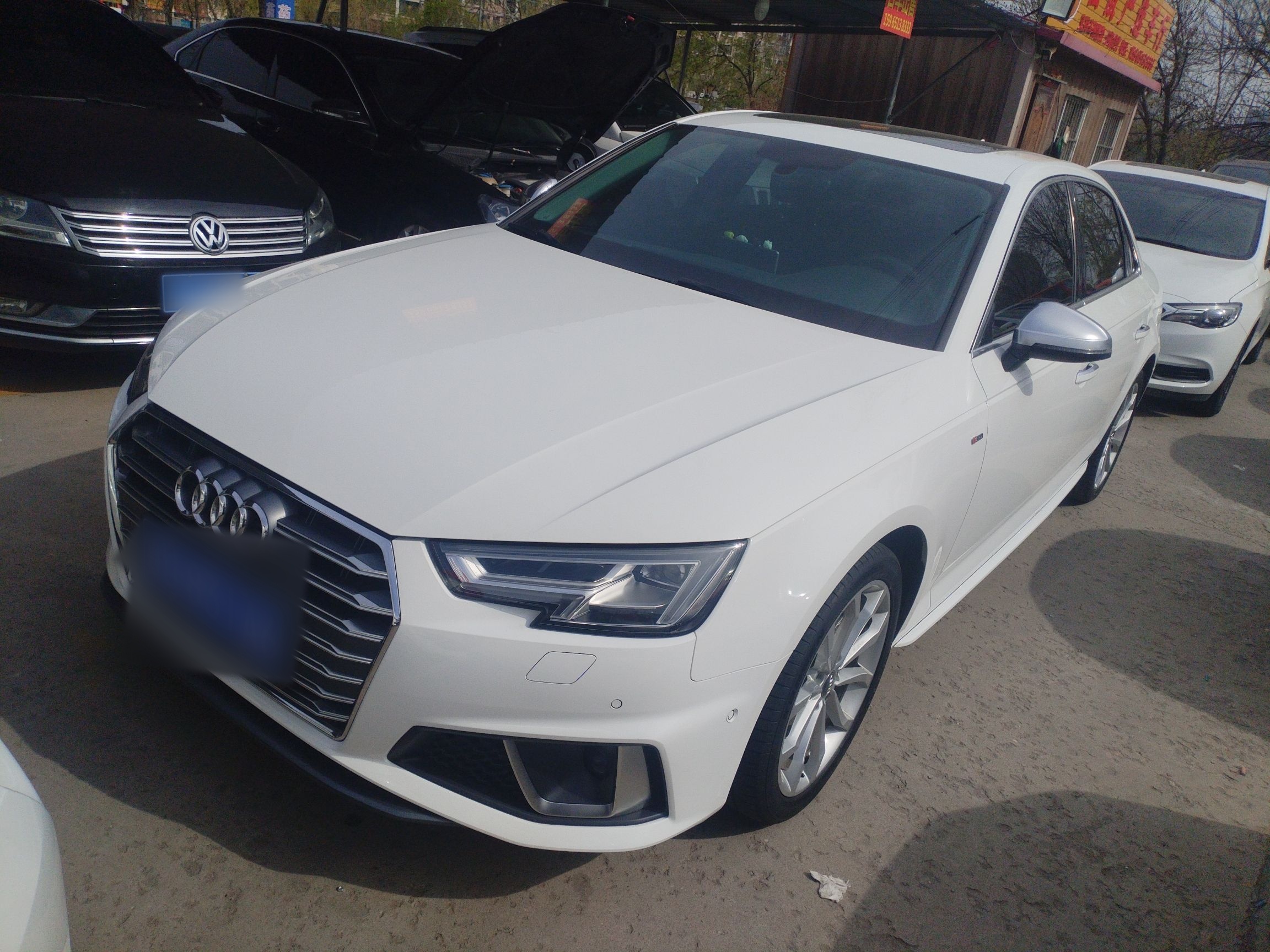 تحت مقدمة السيارة