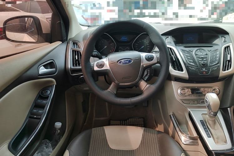 Used Ford Focus 2012 Sedan 1.6L Automatic Fashion Edition
