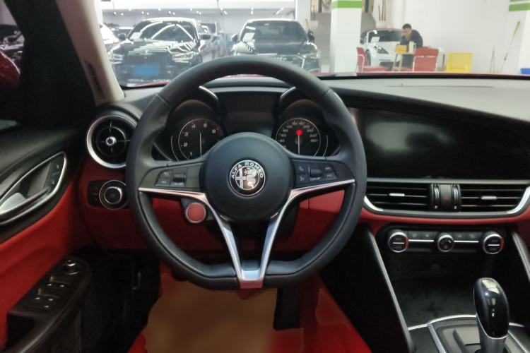 Used Alfa Romeo Giulia 2017 2.0T 200HP Luxury Edition
