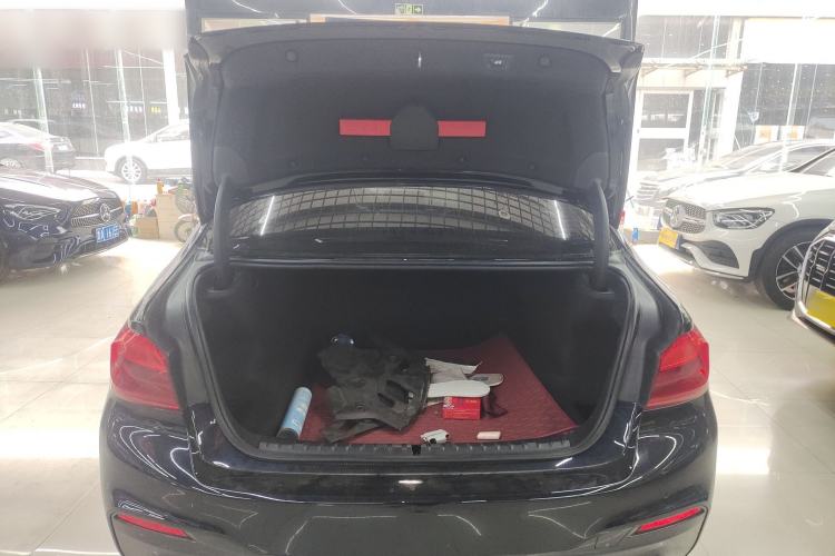 Used BMW 5 Series 2019 Facelifted 530Li Leading Edition M Sport Package
