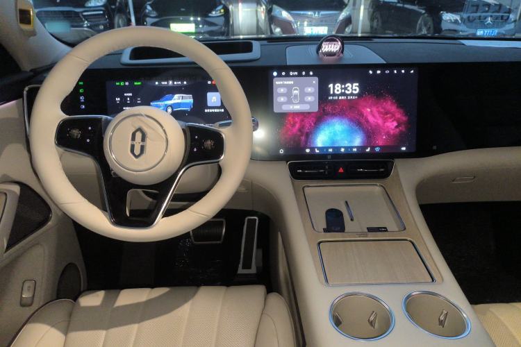 Used Hima AITO M8 2025 Extended-Range Ultra Version 53.4 kWh 6-Seater Edition Center Console