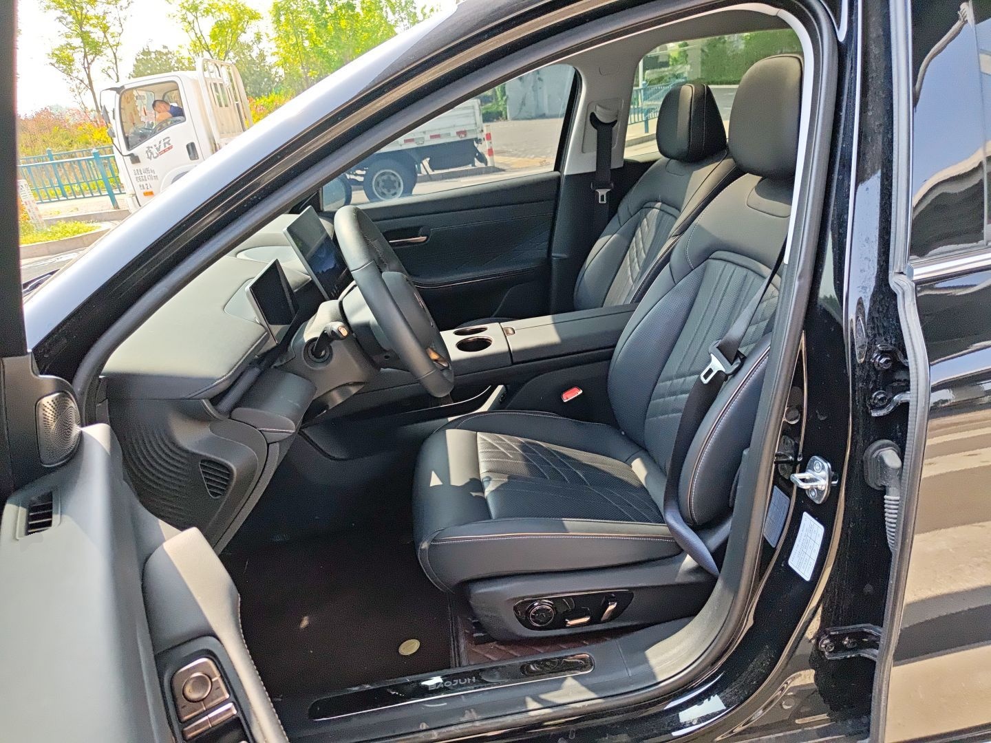 Переднее сиденье в автомобиле