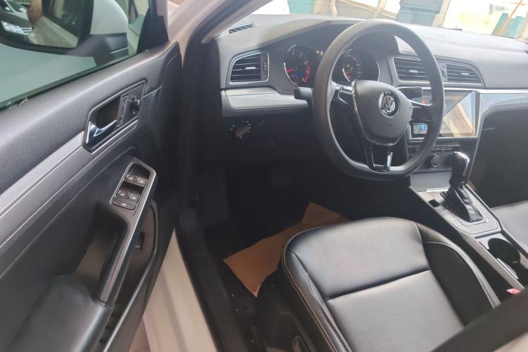 Used Volkswagen Lamando 2015 230TSI DSG Fashion Edition
