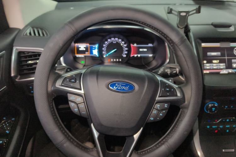 Used Ford Edge 2015 2.0T GTDi Two-Wheel-Drive High-Line Version
