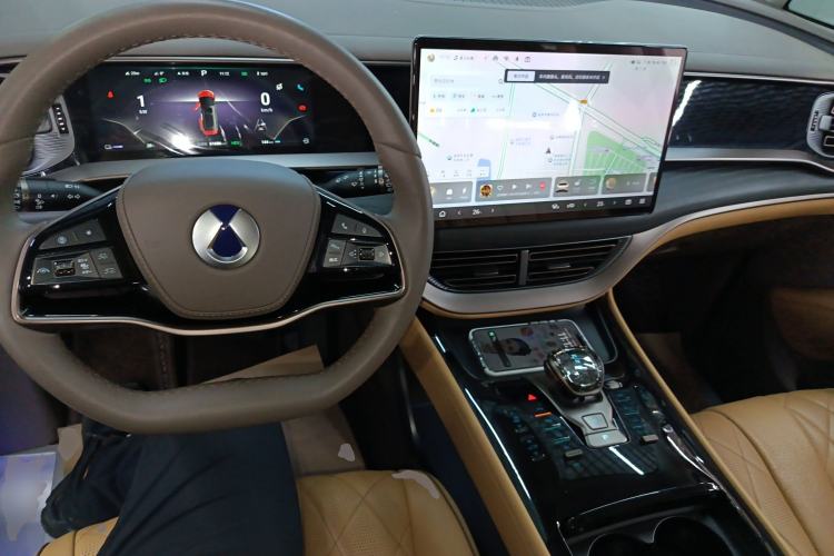 Used Denza D9 2022 DM-i 970 Four-Wheel Drive Flagship Model Center Console