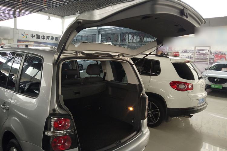 Used Volkswagen Touran 2015 1.4T DSG Comfort Edition 5 Seats Trunk