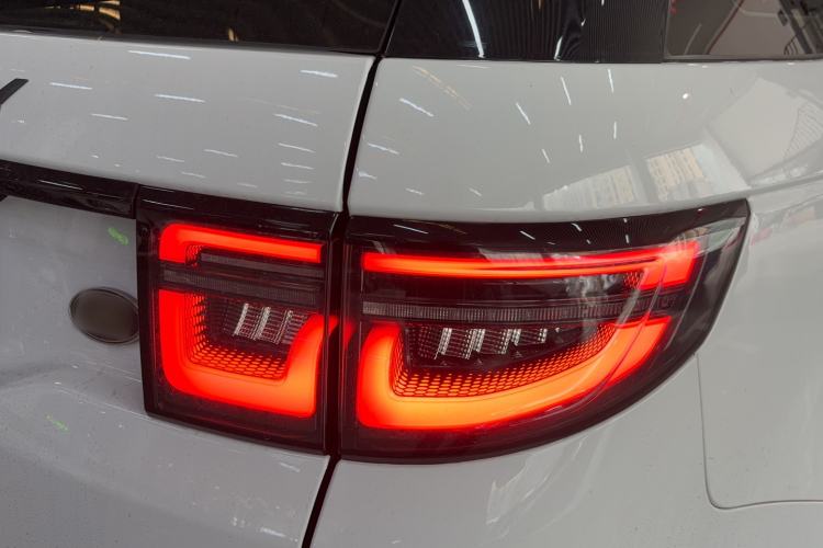 Used Land Rover Discovery Sport 2020 249 PS R-Dynamic Performance Edition Exterior 3