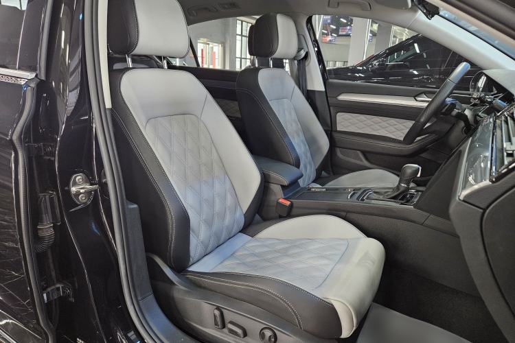 Used Volkswagen Magotan 2023 2 Million Units Limited Edition 330TSI DSG Leading Version Right Front Seat