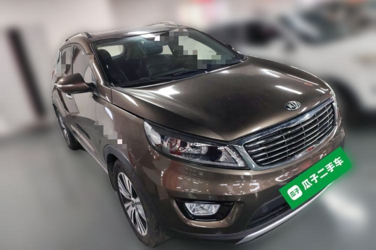Used Kia Sportage R 2015 2.0L Automatic Two-Wheel Drive DLX Model Front Right 45 Deg