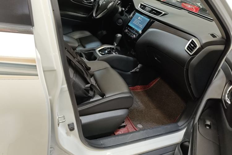 Used Nissan X-Trail 2015 2.0L CVT Comfort MAX Edition 2WD Right Front Seat