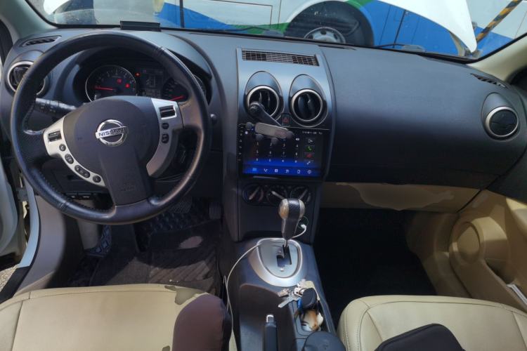 Used Nissan Qashqai 2012 2.0 XL Fire CVT 2WD Center Console