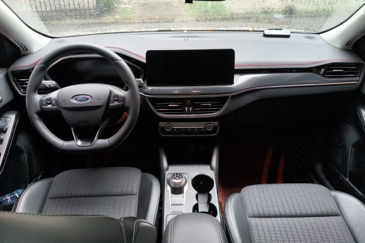 Used Ford Focus 2021 Hatchback EcoBoost 180 Automatic Titanium Edition Center Console