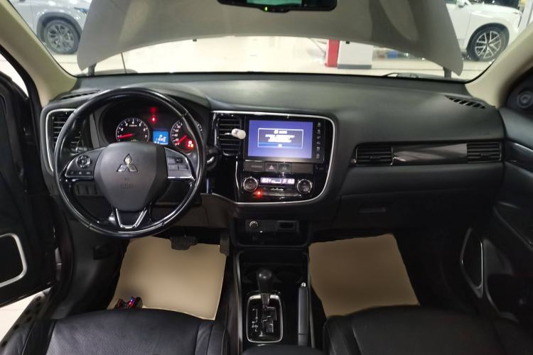 Used Mitsubishi Outlander 2017 2.0L Two-Wheel Drive Glory Edition 5 Seats
