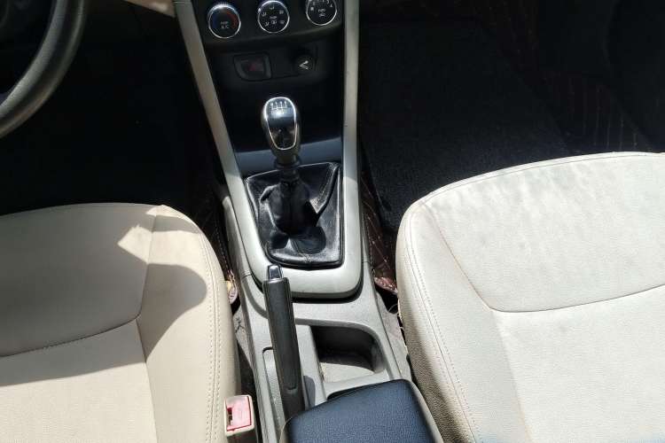 Used Baojun 630 2013 1.5L manual standard version