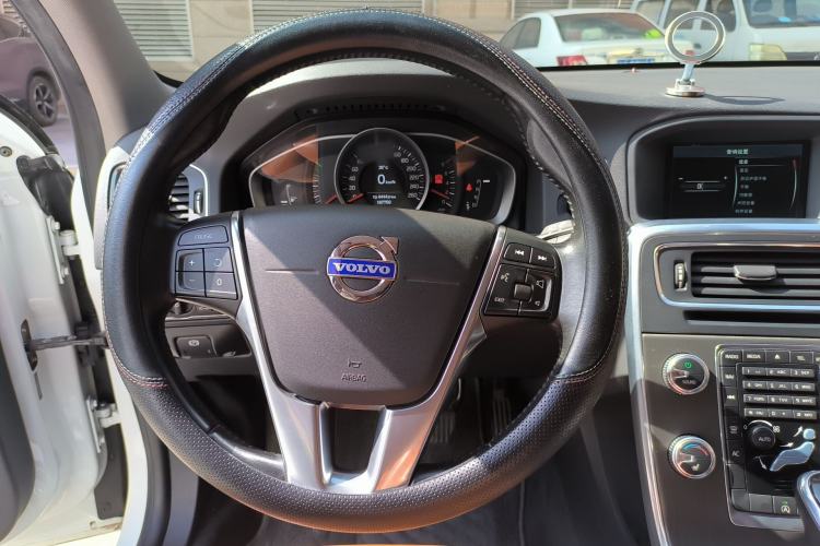 Used Volvo V60 2015 T5 Zhiyi Edition