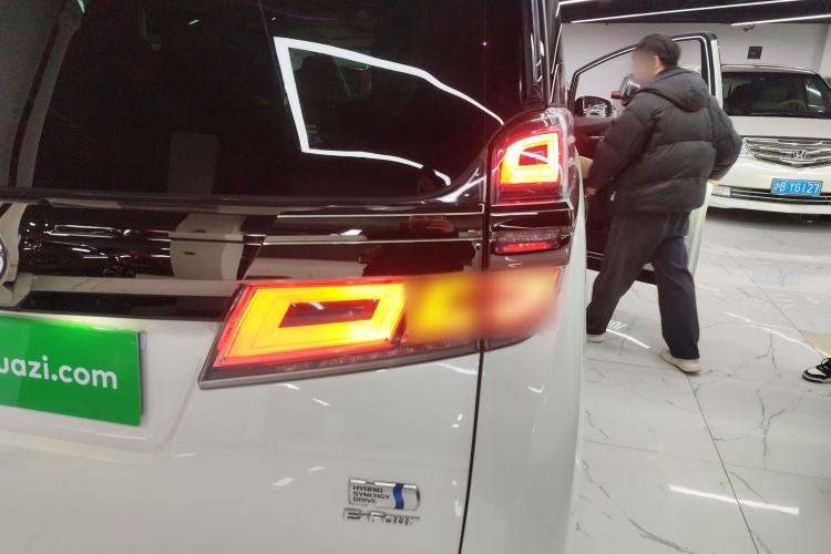 Used Toyota Vellfire 2023 Crown Dual-Engine 2.5L HV Ultimate Edition
