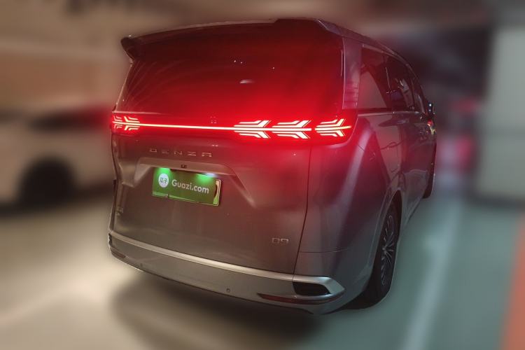 Used Denza D9 2022 DM-i 1040 Prestige Model
