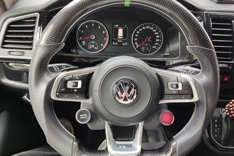 Used Volkswagen Multivan 2016 2.0 TSI 4x4 Premium Edition 7-Seater
