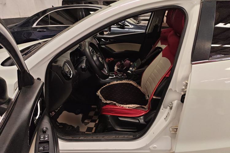 Used Mazda 3 Axela 2014 Sedan 2.0L Automatic Sport Model
