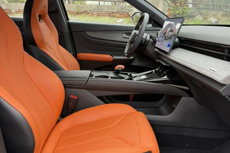 Used CHANGAN UNI-V 2025 Model Third-Generation 2.0T Dynamic Edition Interior 3