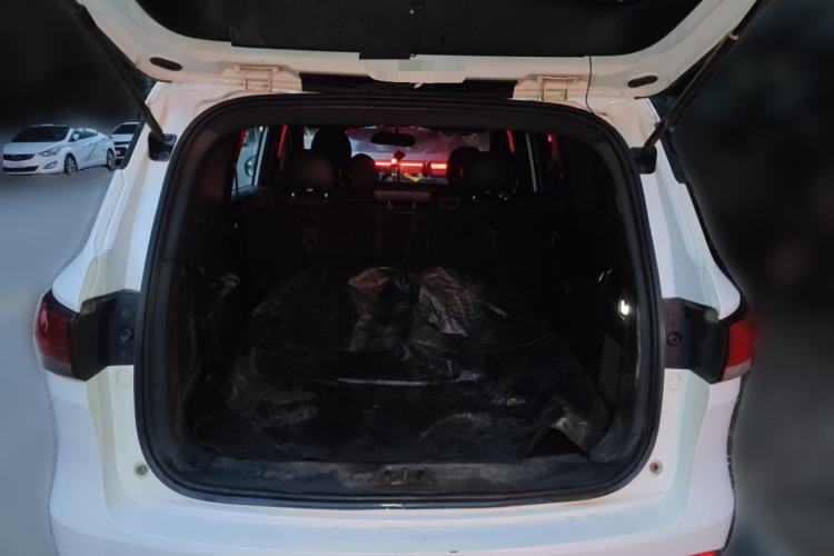 Used CHANGAN OSHAN COS1 2020 1.5T Manual Fashionable Smart Connectivity 7-Seater Trunk