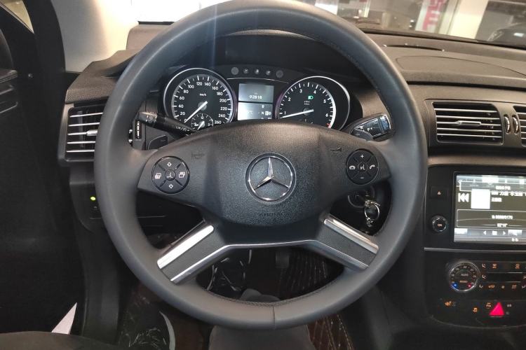 Used Mercedes-Benz R-Class 2017 R 320 4MATIC Business Edition Prestige Model
