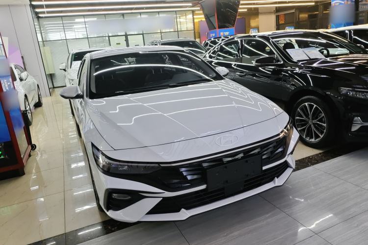 Used Hyundai Elantra 2023 1.5L CVT GLX Elite Edition Front Right 45 Deg