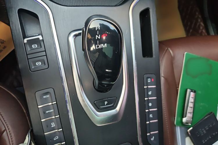 Used Wey VV7 2019 Upgraded Model 2.0T Flagship Version China VI Gear Lever