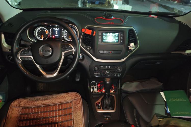 Used Jeep Cherokee 2016 2.4L Leading Edition
