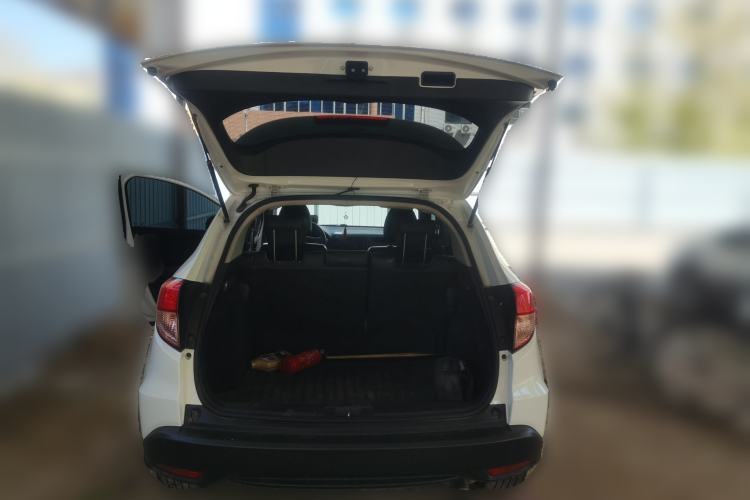 Used Honda Vezel 2016 1.8L CVT Front-Wheel Drive Pioneer Edition Trunk