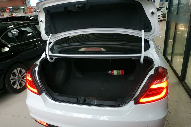 Used Geely Auto Emgrand 2017 Sedan Million Edition 1.5L Manual Luxury Model Trunk