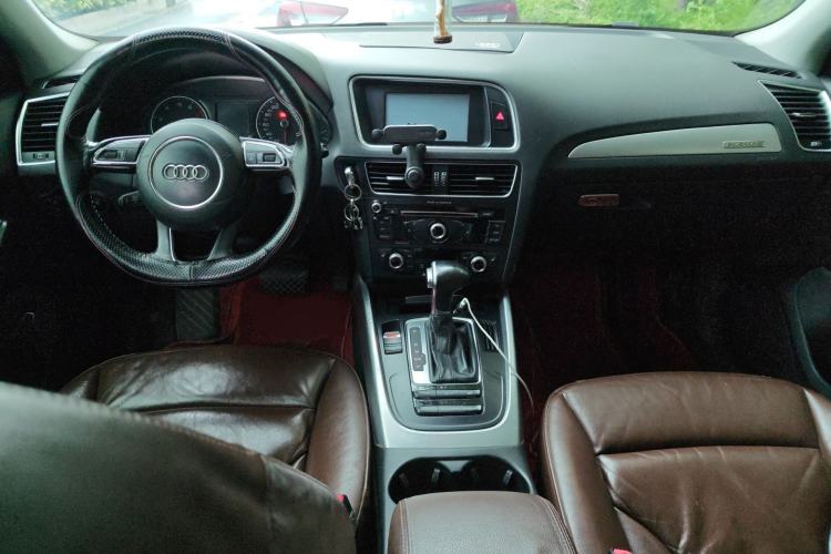 Used Audi Q5 2015 40 TFSI Technology Edition Center Console