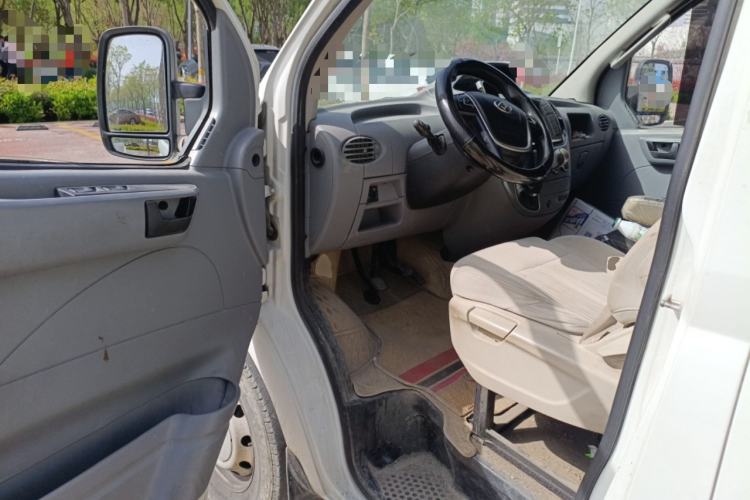 Used SAIC MAXUS Xintu V80 2019 2.5T Classic Version 6-Speed Manual – Aoyuntong Modified Long Wheelbase Mid-Height 7-Seater Driver Seat