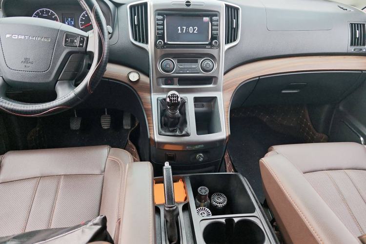 Used FORTHING Lingzhi PLUS 2022 Travel Edition 2.0L Manual Luxury Version 7 Seats
