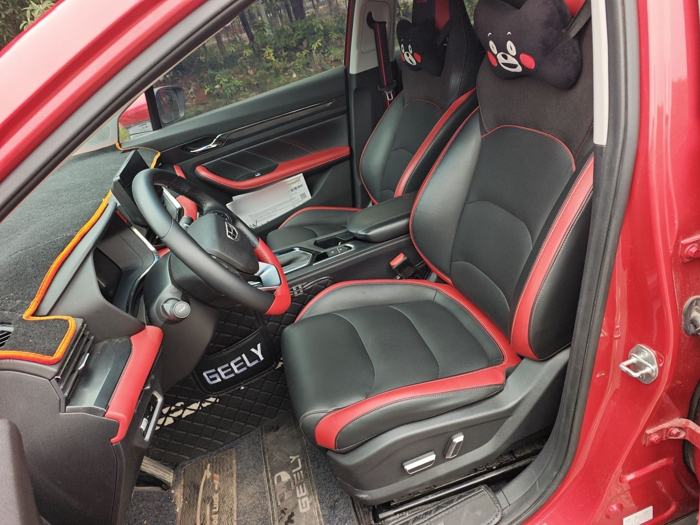 المقاعد الأمامية داخل السيارة